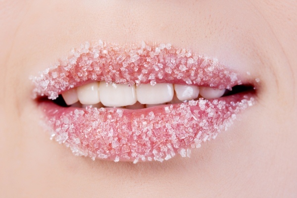 how-do-you-get-rid-of-chapped-lips-610345034-dec-7-2012-1-600x400